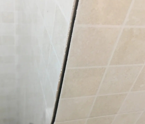 丰南瓷砖空鼓维修公司分享阳台瓷砖脱落的修复过程可以分为以下几个步骤