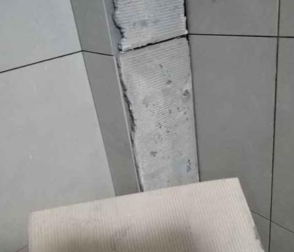 丰南瓷砖空鼓维修公司分享下厨房瓷砖脱落的补救措施。